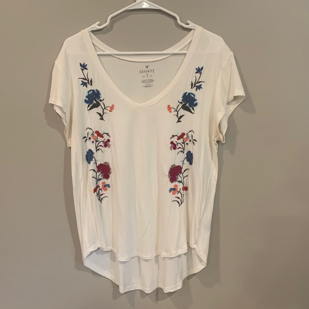 White embroidered American Eagle T-shit